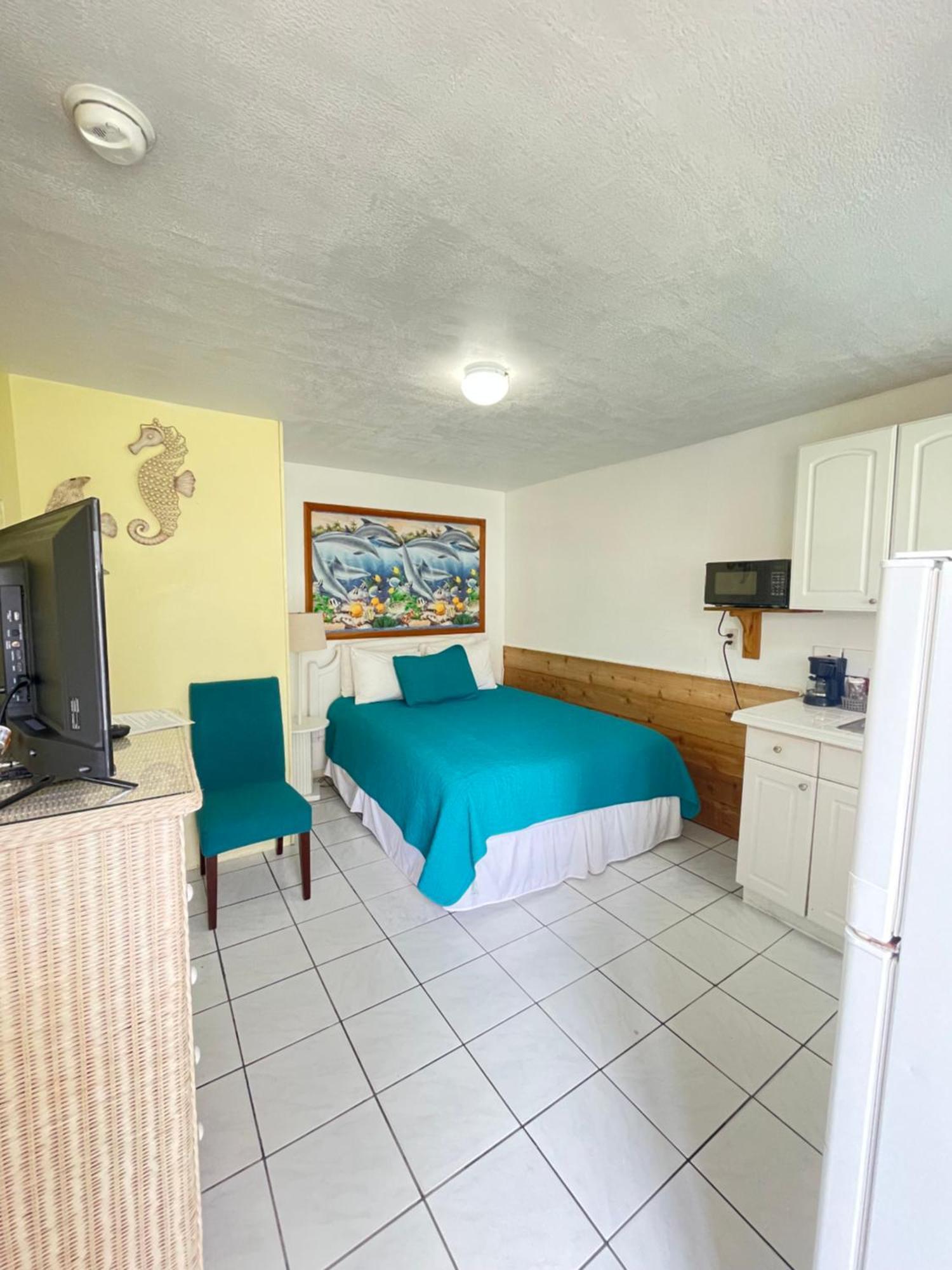 Inn Coconut Cove & Marina