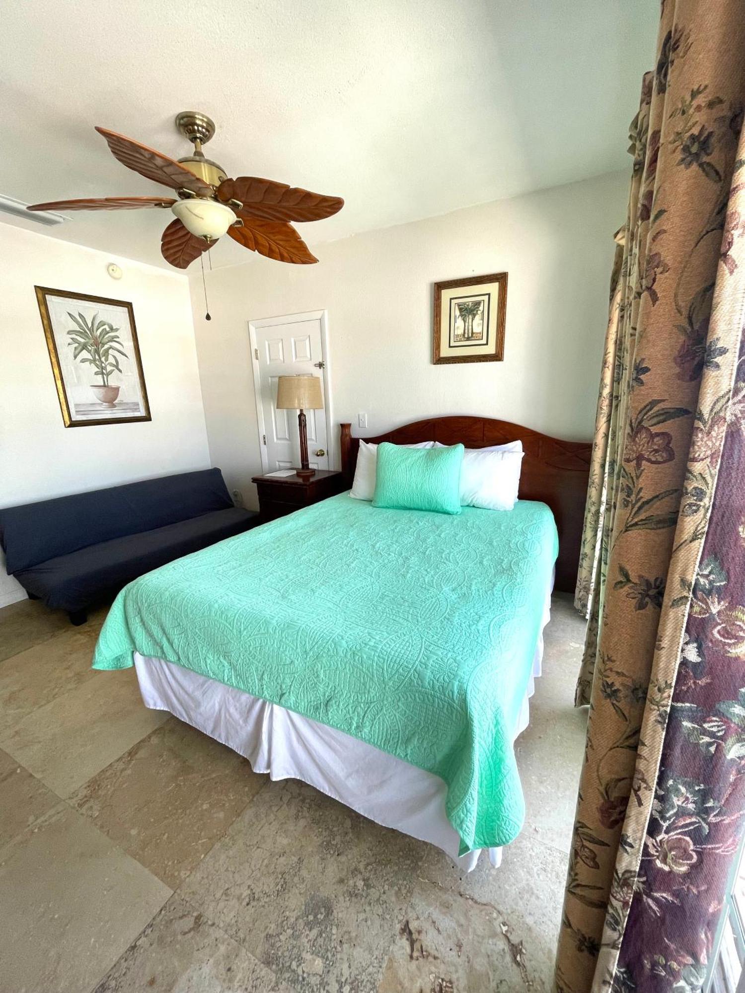 Inn Coconut Cove & Marina